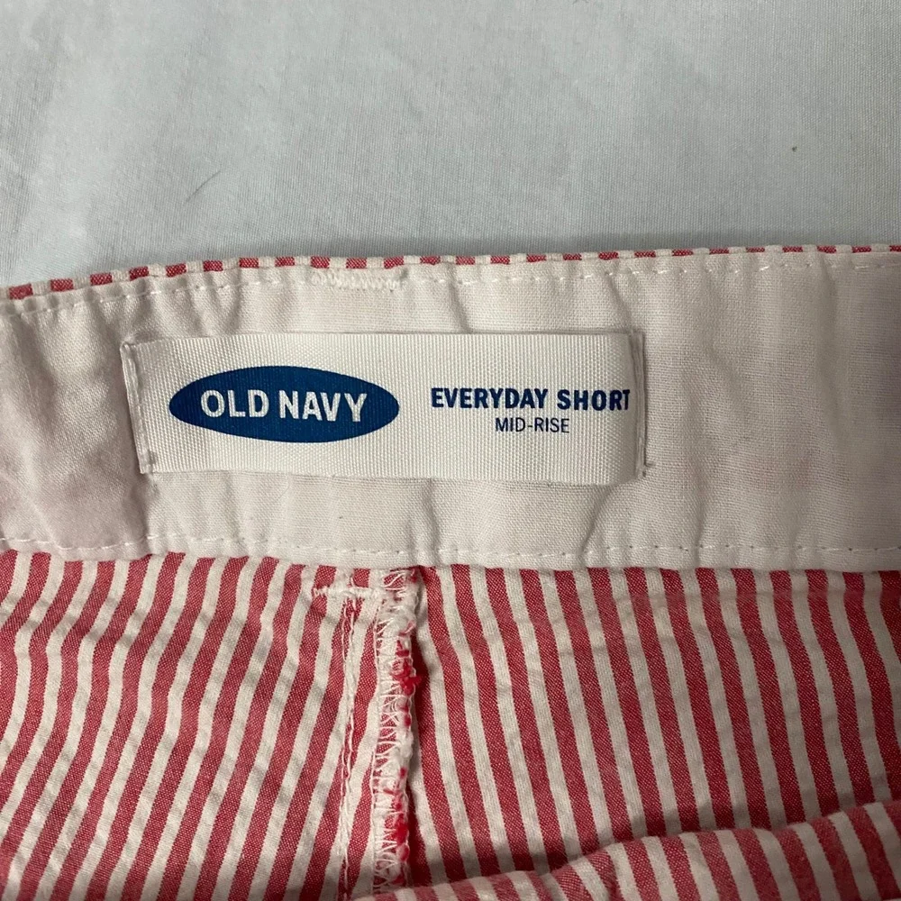 Old Navy Everyday Short Womens 14 Red White Stripe Mid Rise Cotton Shorts‎